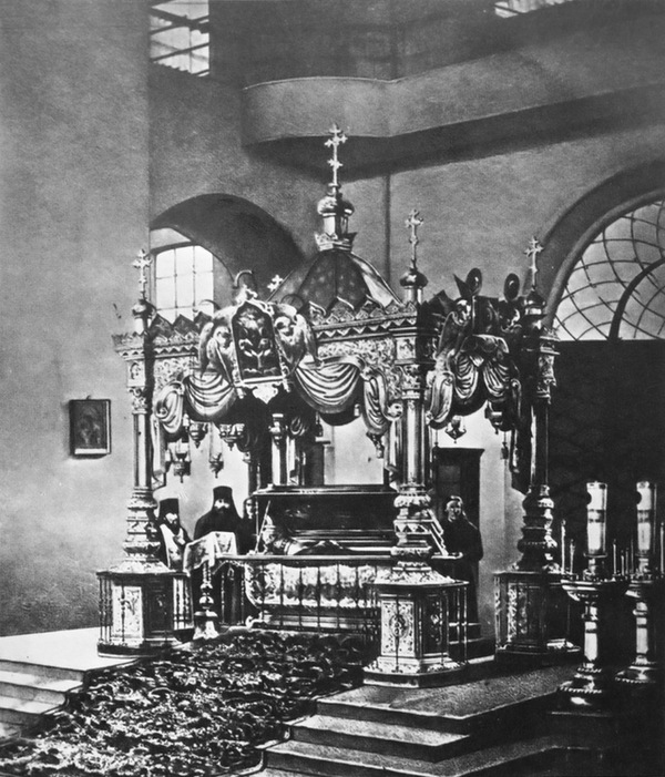 Рака святителя Тихона во Владимирском соборе Задонского монастыря. 1880-е гг.