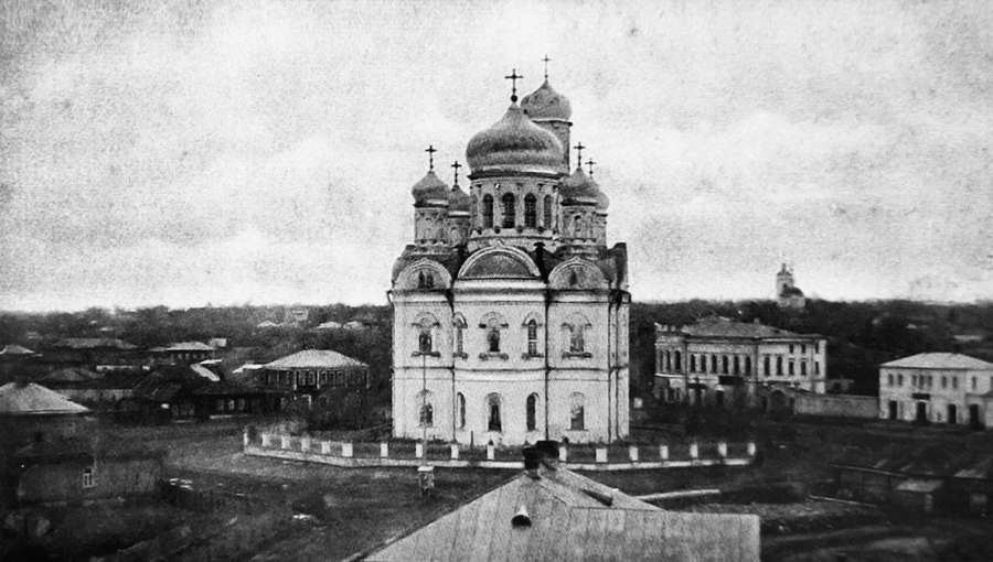 Вид на Тихвинский собор с пожарной каланчи