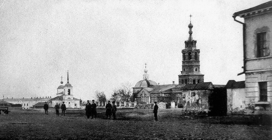 Данковский храм св. Димитрия Солунского (справа)