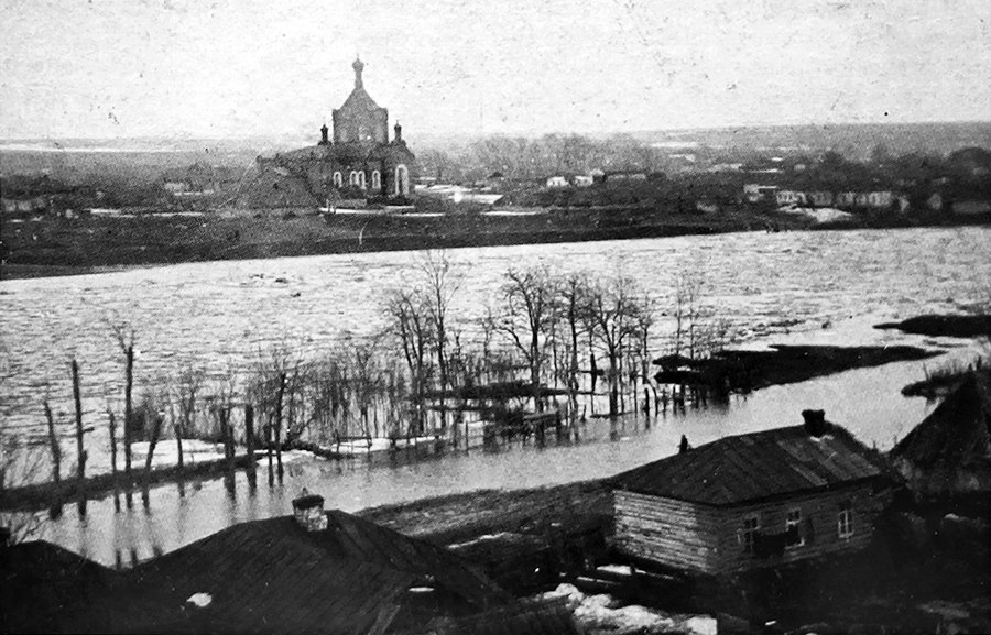 Вид на Покровский храм с правого берега реки Дон