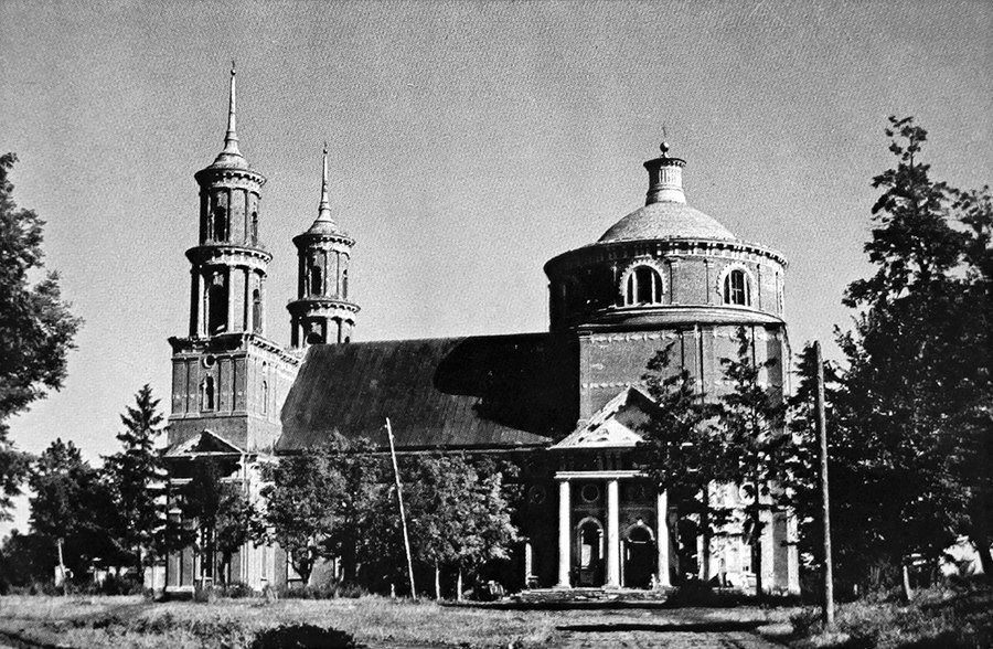 Южный фасад Владимирского храма села Баловнево