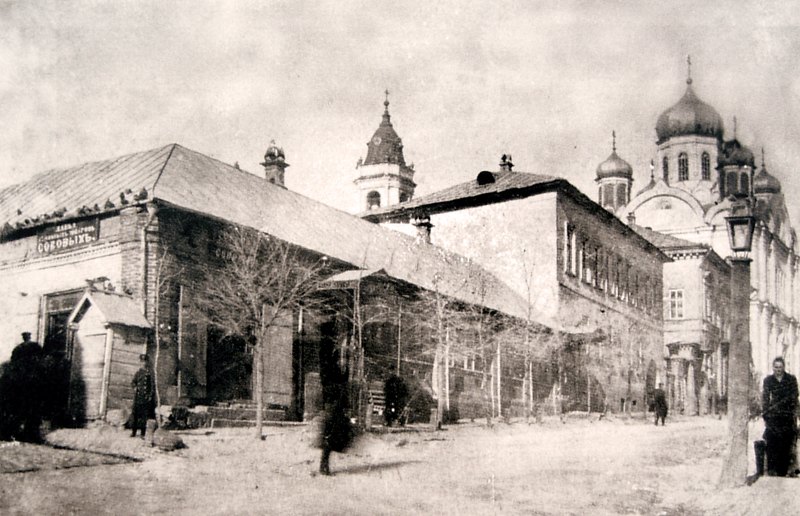 Вид на Архангельскую церковь с перекрёстка Соборной и Мало-Архангельской