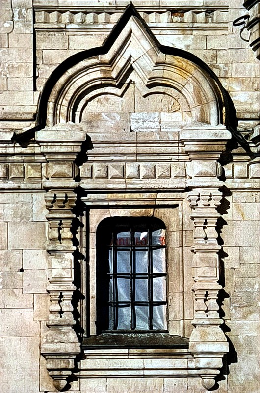 Фрагмент фасада Димитриевского храма в Березовке