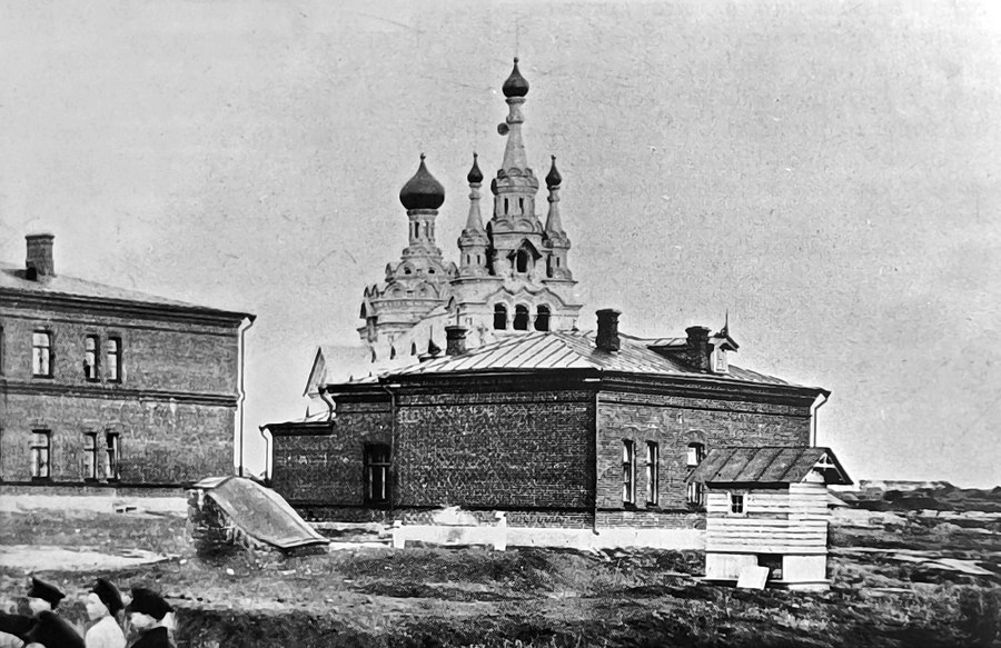 Вид на храм святого Димитрия Солунского в Березовке