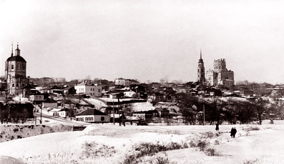 Вид с Аргамачьей слободы на Покровскую церковь