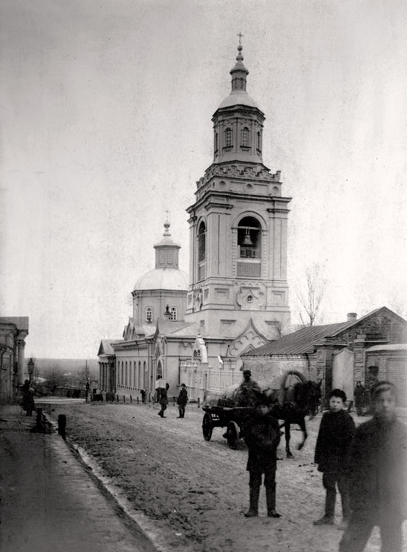 Вид на Преображенскую церковь с Кладбищенской улицы