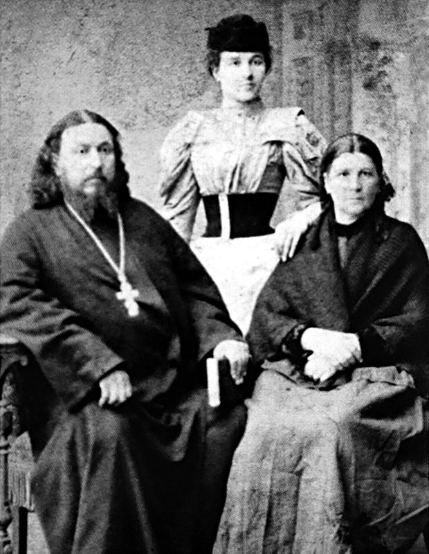 Диакон Иоанн Перехвальский с семьёй