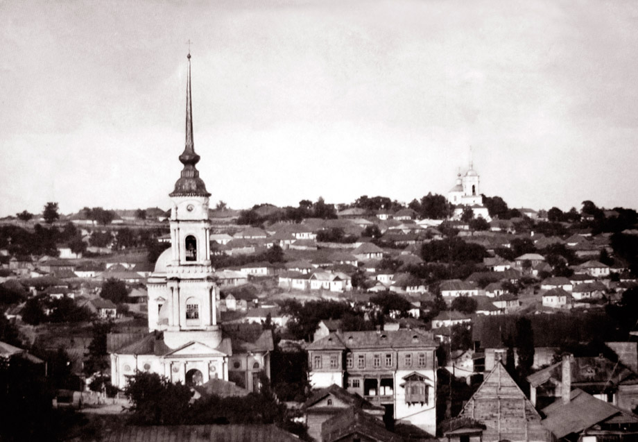 Владимирская церковь и Предтеченский храм (вдали)