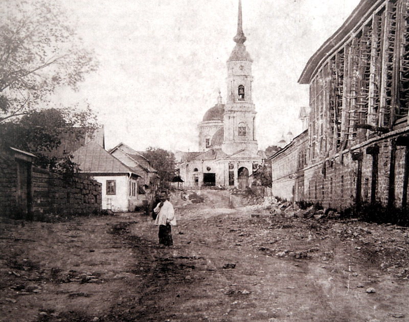Вид на Владимирскую церковь из Чёрной слободы