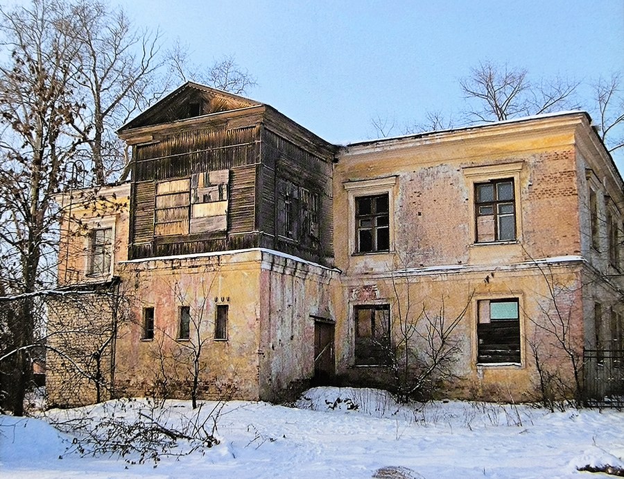 Здание егерского училища в пос. Тракторного завода