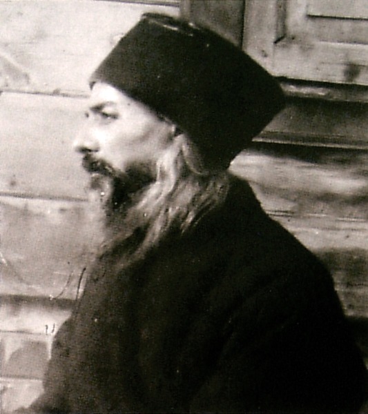 Священник Сретенского храма протоиерей Василий Рязанов