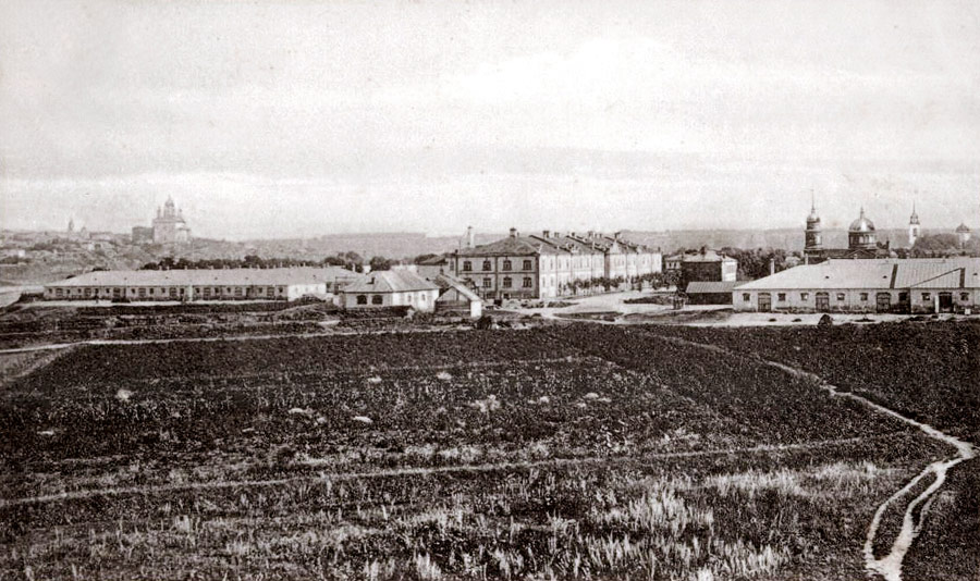 Вид на казармы Нежинского драгунского полка