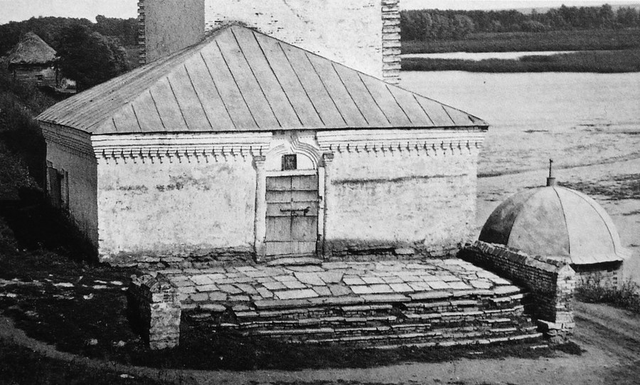 Фрагменты часовни иконы Божией Матери «Живописный источник»