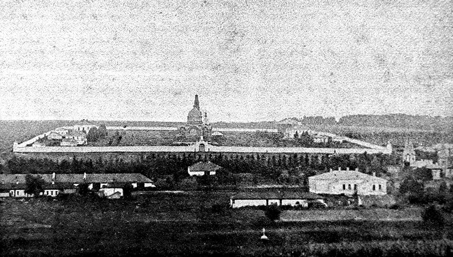 Вид Барятинского монастыря с левого берега Вязовни